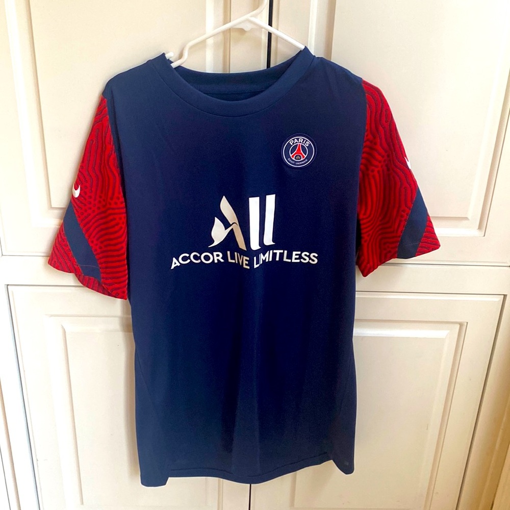 Authentic Men’s Nike PSG Jersey- Large- Like New